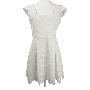 Alya Crochet White Cap Sleeves Scalloped Hem Size Large Dress